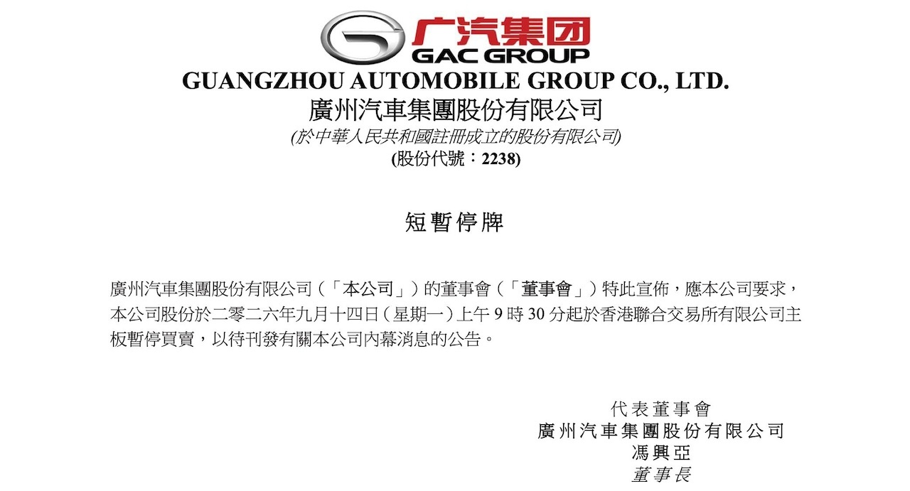 特斯拉全无人车刚上路就翻车！？停路中央接客被鸣笛，本月国内亮相