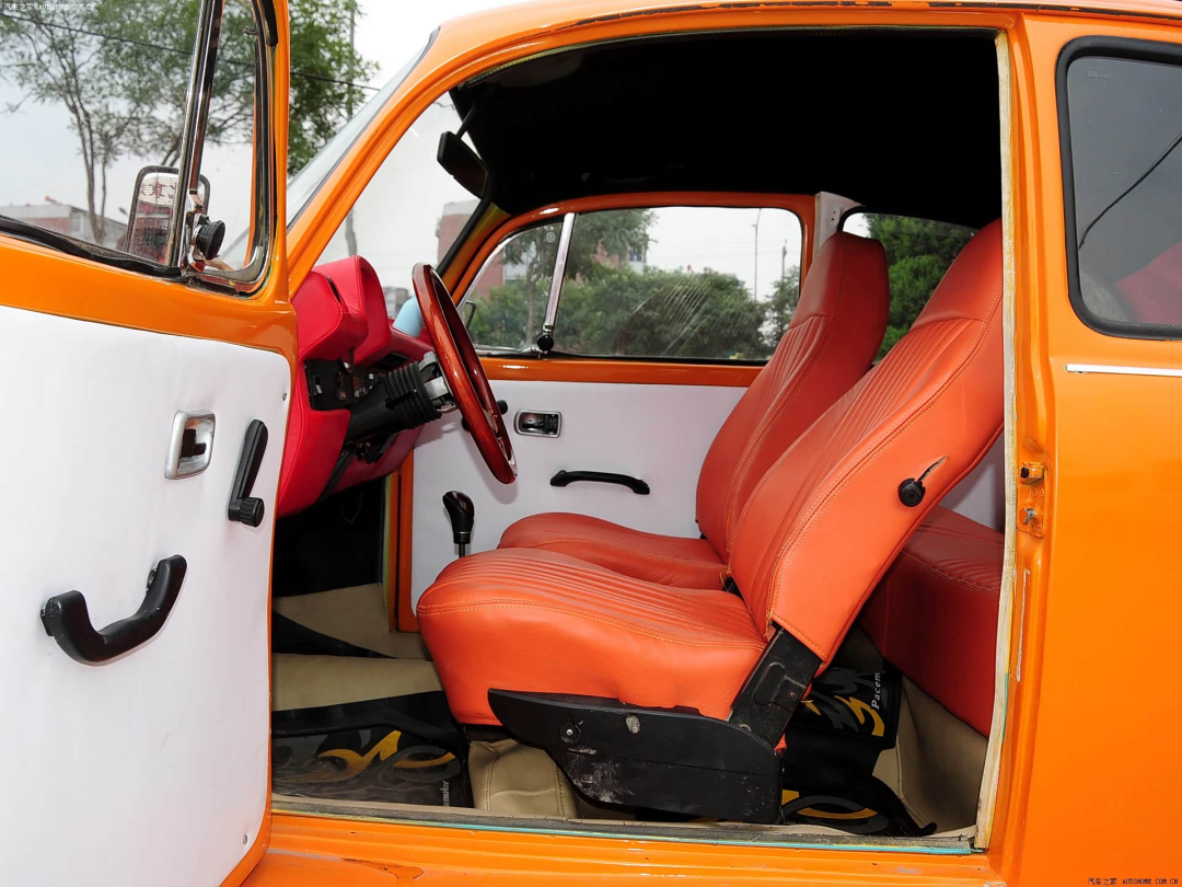 着火了乘客不会开门,得怪车企乱学特斯拉?