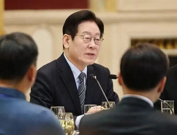 ◆1月7日,李在明出席在上海举行的随行记者团午餐座谈会。