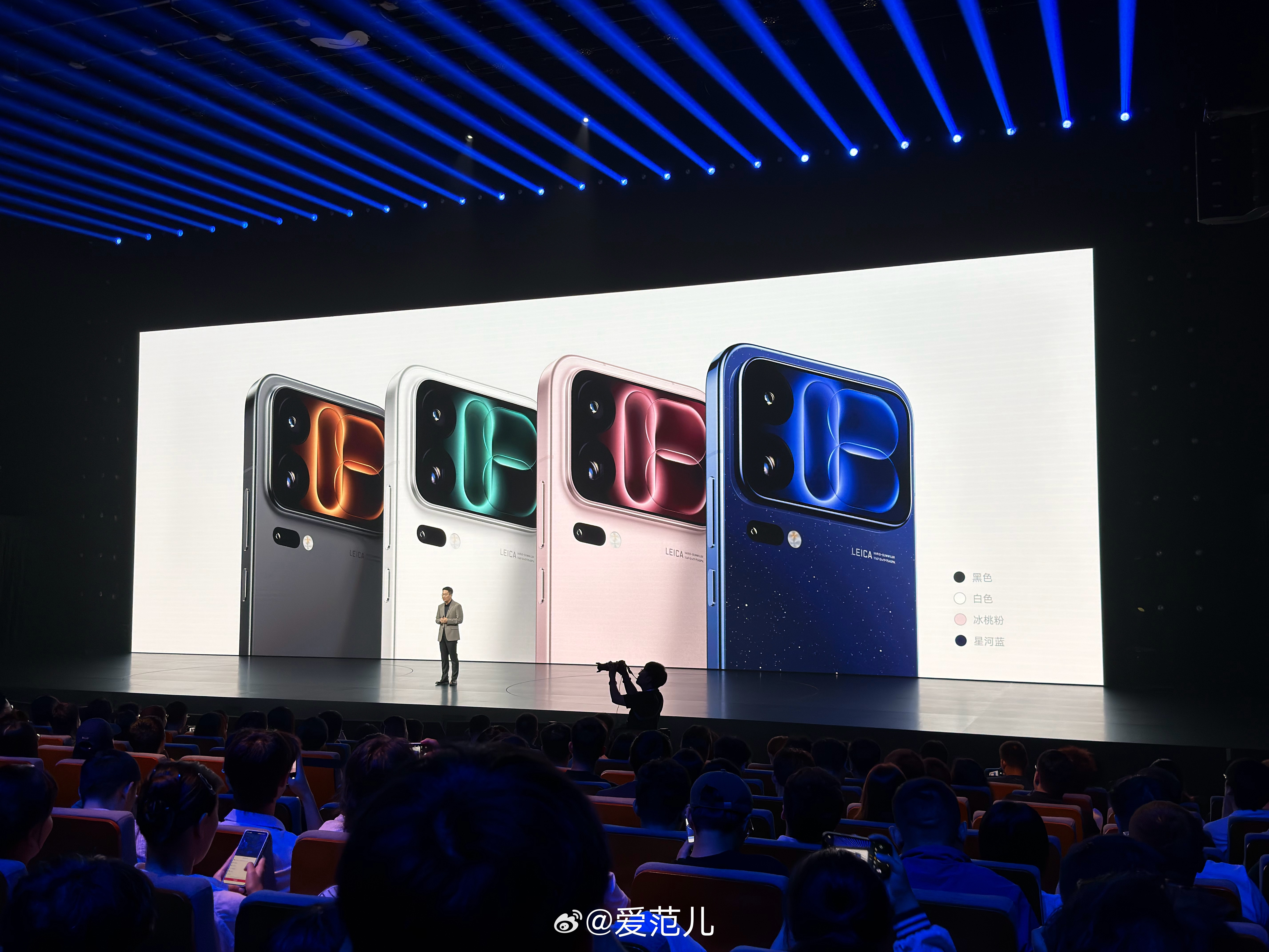 #爱范儿在现场# 小米 18 Pro 系列提供黑色、白色、冰桃粉和星