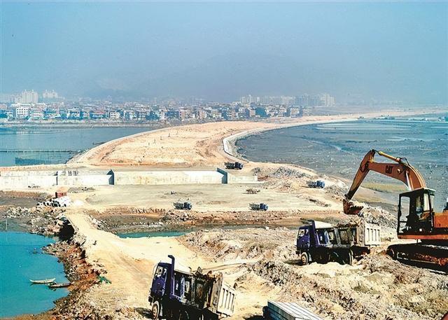 建设中的海沧大道。（周赞家 摄)