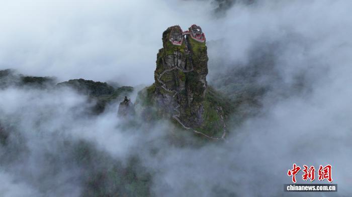 图为世界自然遗产地梵净山。李鹤 摄