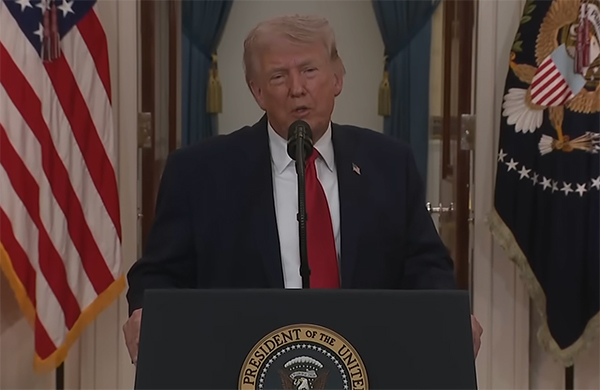 当地时刻4月1日晚,好意思国总统特朗普初度就伊朗战事发表言语。 视频截图