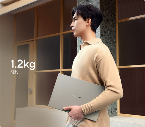 华硕灵耀16 Air骁龙版：1.2kg高技术陶瓷铝机身 职场精英的万能坐蓐力本