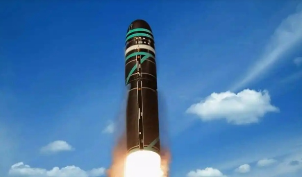 法国海军正在对其核力量的重要组成部分——潜射弹道导弹(SLBM)进行现代化升级,为其M51.3潜射弹道导弹升级M51.4,提升射程、精度和躲避拦截的能力。