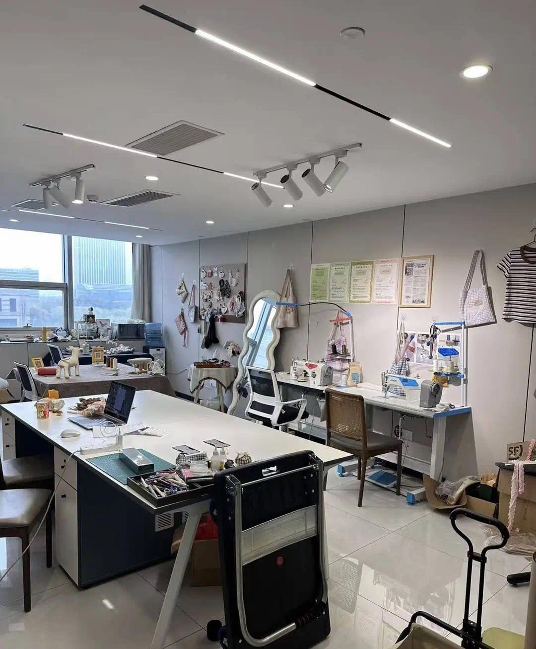 某拼布工作室现场。来源：封面新闻