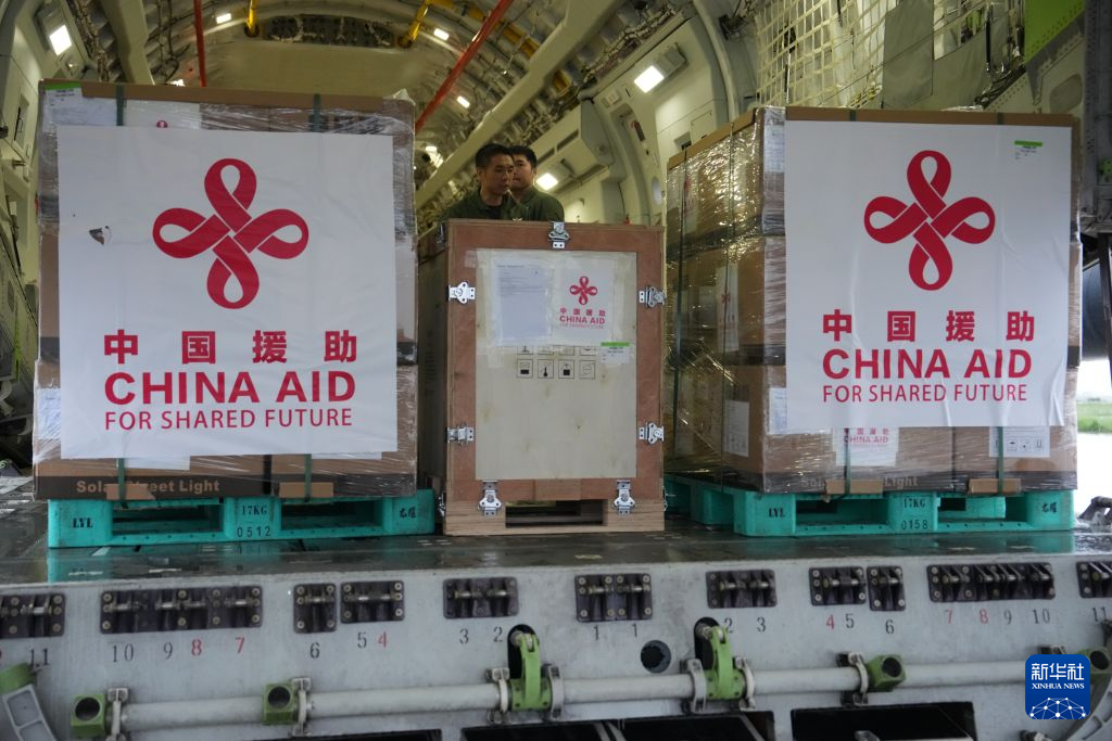 这是9月1日在尼泊尔加德满都国际机场拍摄的中国对尼泊尔第二批紧急援助物资。新华社记者 刘天 摄
