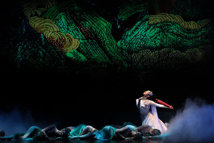 2019年11月21日，舞乐《中国故事&middot;十二生肖》在澳大利亚悉尼上演，来自中国东方演艺集团的50余位演员用优美的舞步和音乐为悉尼观众讲述了十二生肖的中国故事。