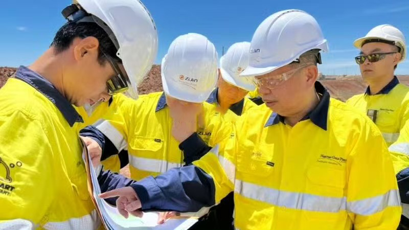 陈景河在澳大利亚诺顿金田考察