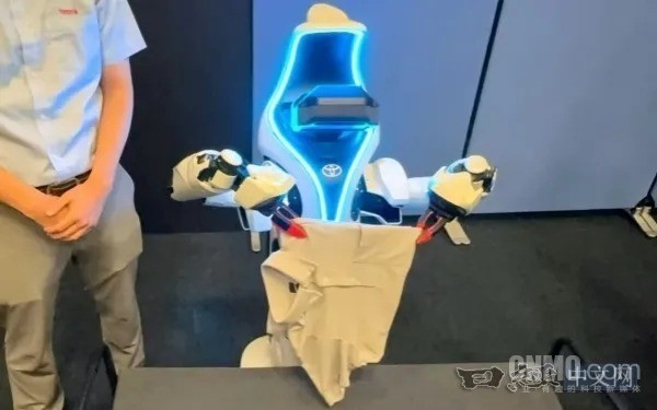 丰田自主研发的工厂用人形机器人