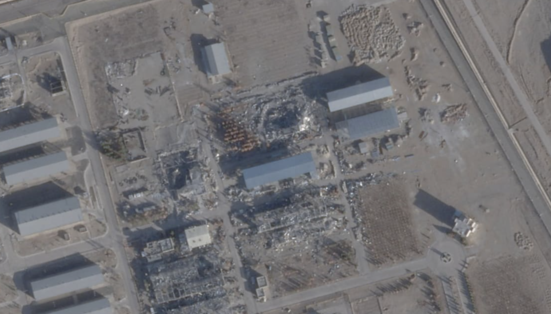 ▲卫星图像显示,伊斯法罕核设施受损建筑加盖了屋顶