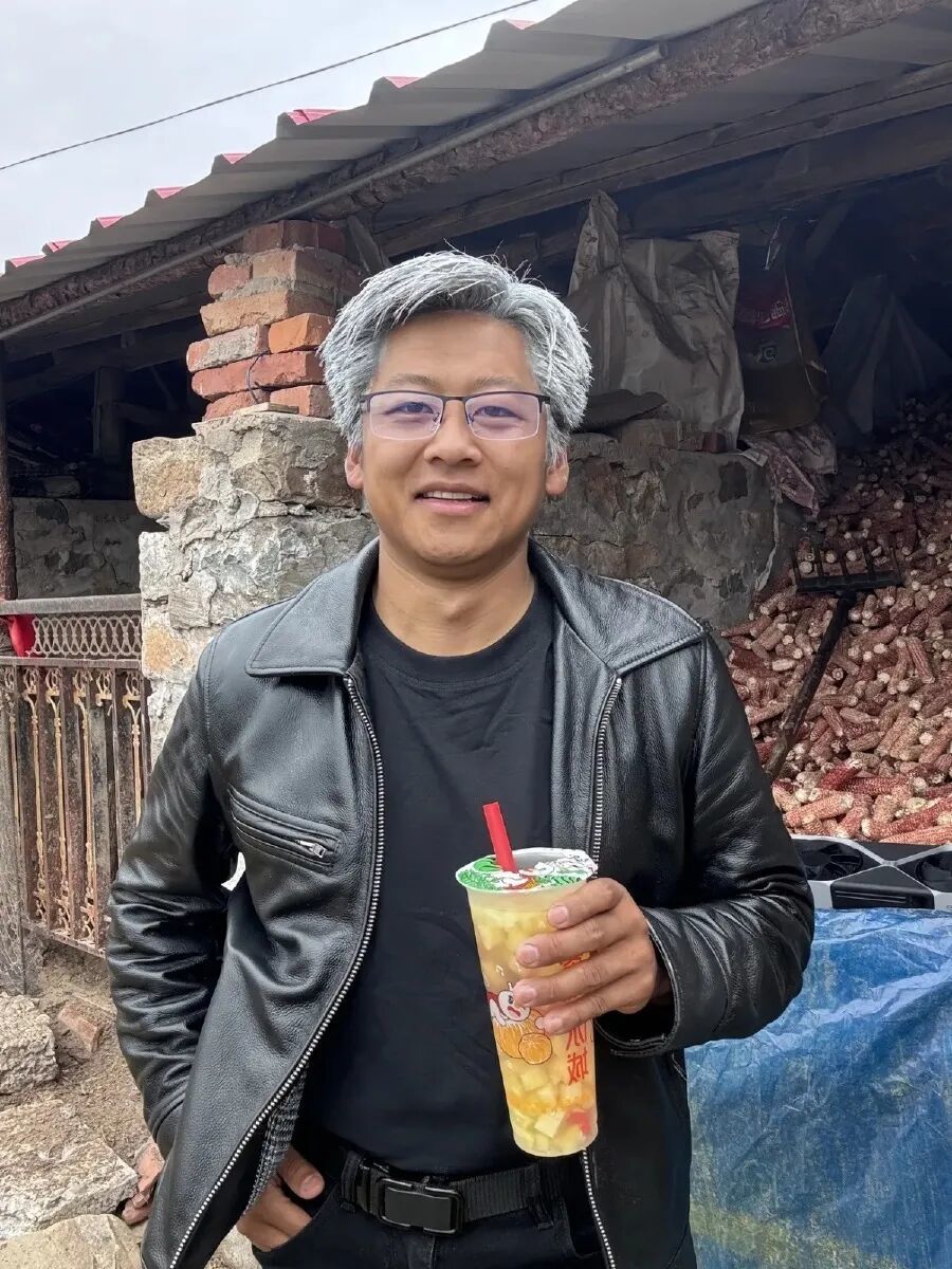 模仿“黄仁勋”买蜜雪冰城