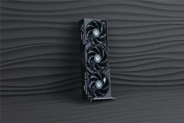 不到1公斤的RTX 5070!影驰FIRE显卡开卖:4599元