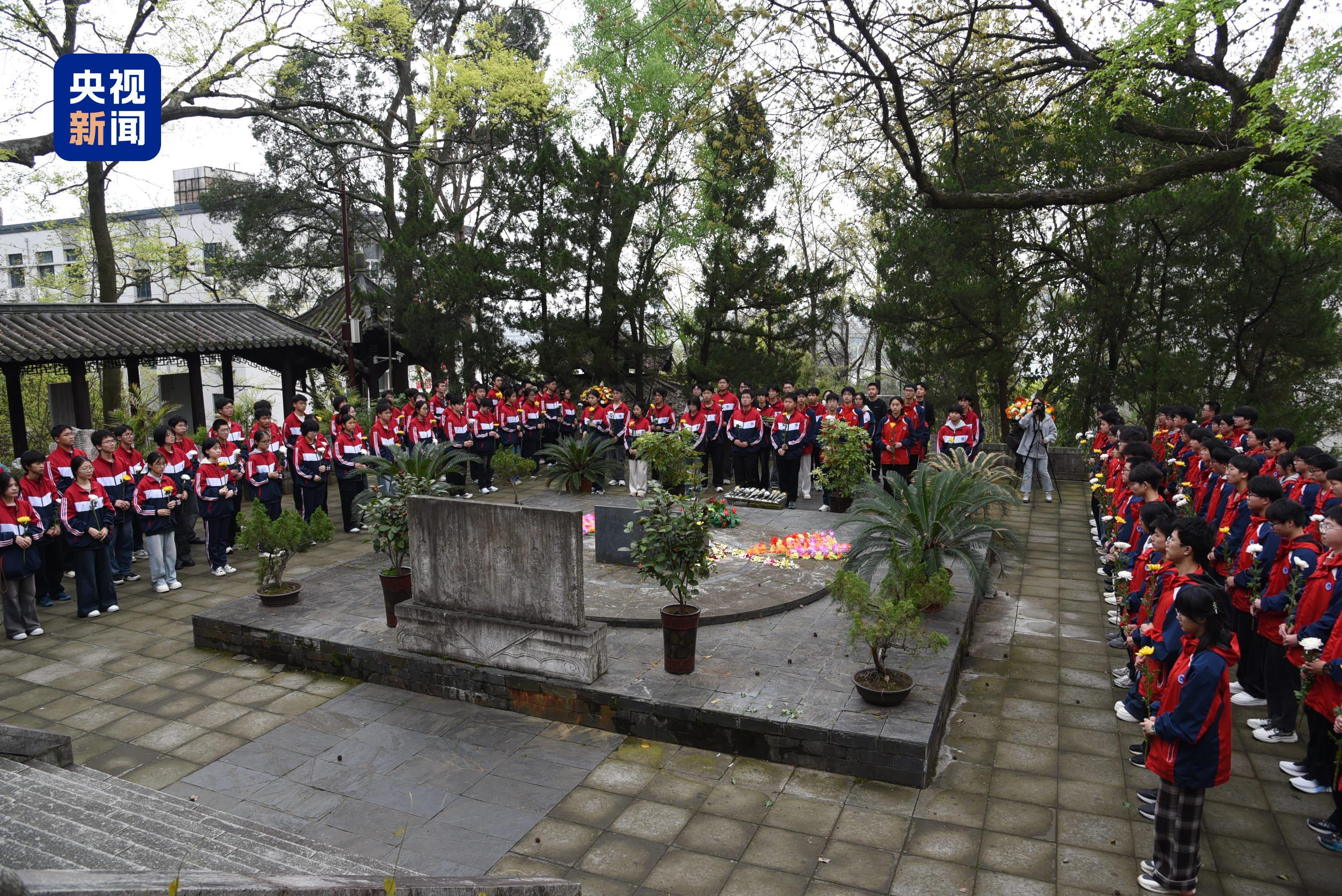 △2026年野寨中学举行清明祭扫