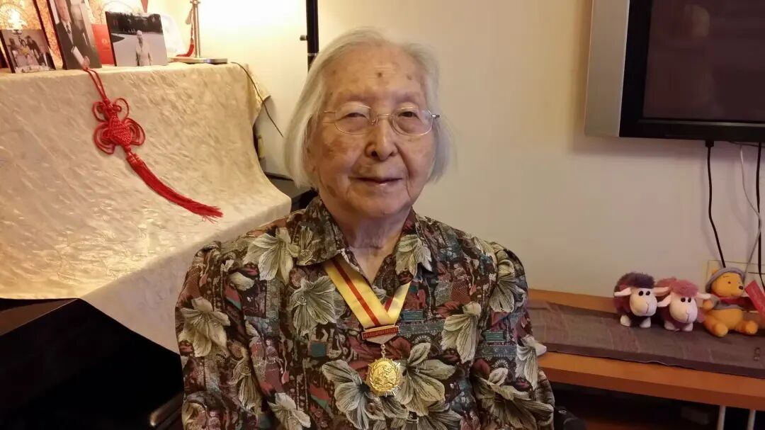 2015年，95岁的冯修蕙获“中国人民抗日战争胜利70周年纪念章”