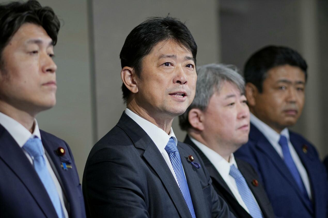 ◆ 9月13日至15日,由日中友好议员联盟干事高村正大(左二)率领的8名跨党派年轻议员代表团访问北京。(图源:共同社)