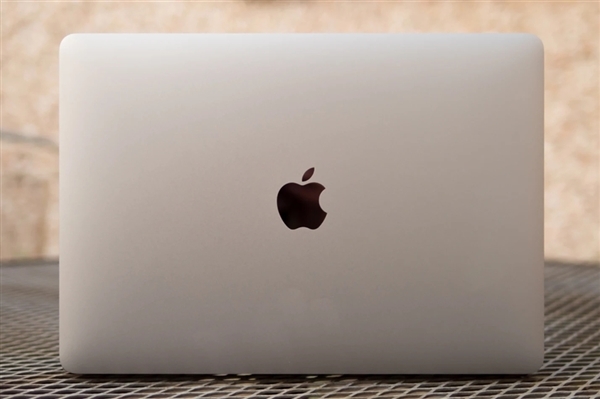 苹果把iPhone芯片塞进MacBook！PC圈真要变天了