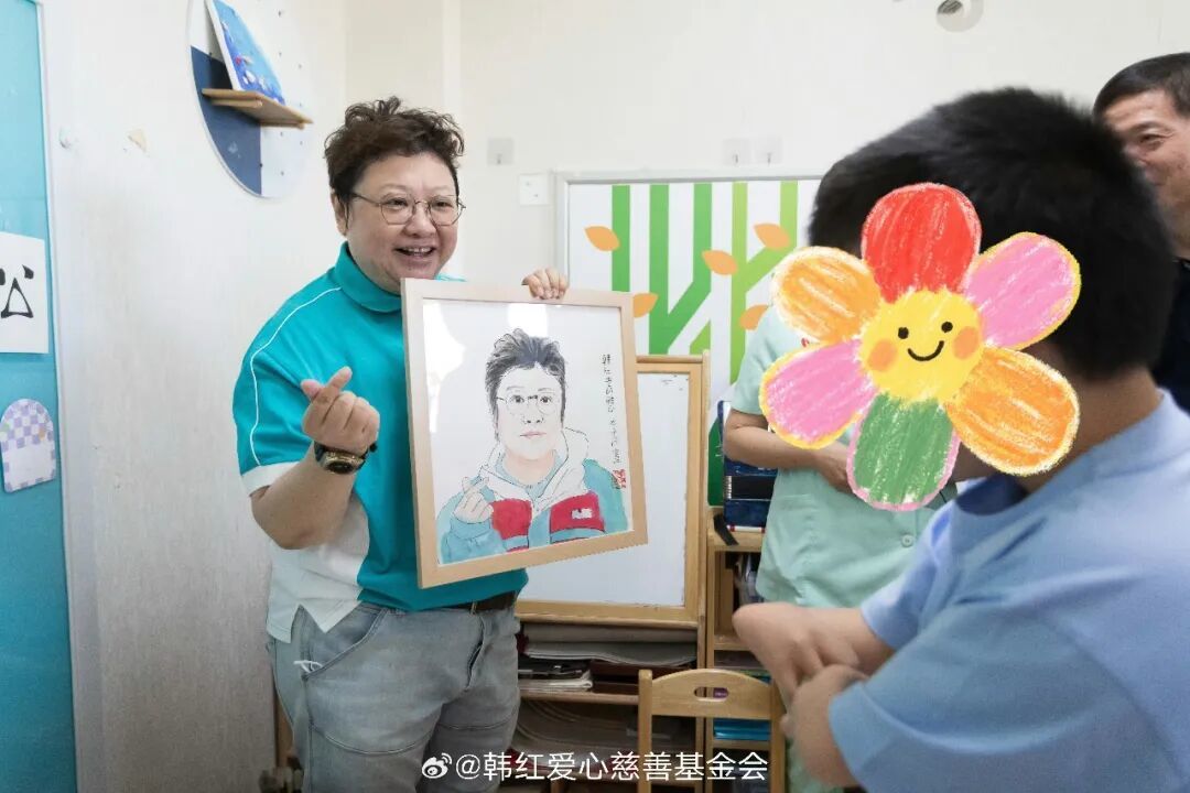 韩红/图源：@韩红爱心慈善基金会