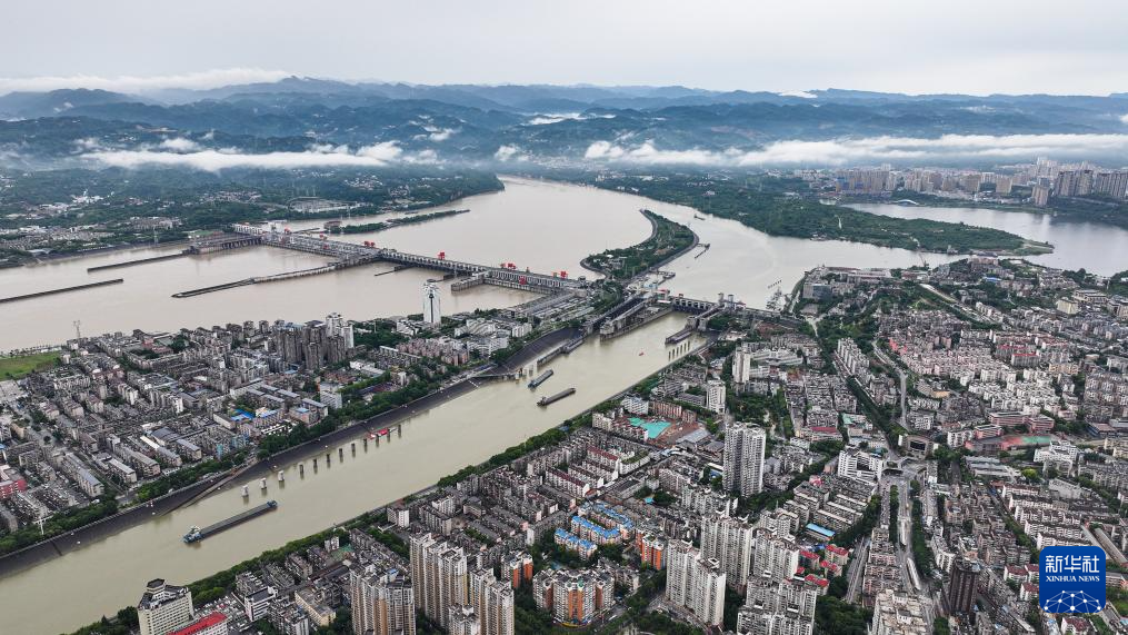 6月8日拍摄的三峡水运新通道工程葛洲坝航运扩能施工现场。新华社记者 肖艺九 摄