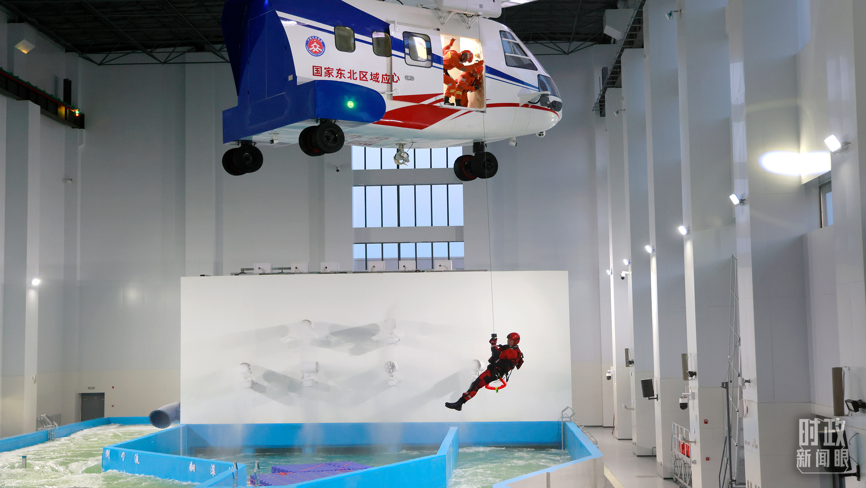 △2025年4月，黑龙江省大庆市，国家东北区域应急救援中心正在进行应急救援演练。（图/视觉中国）