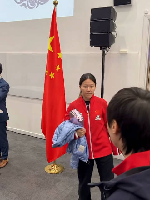 国乒队就这么水汪汪地擦肩而过～（陈幸同cut） cr英伦圈儿