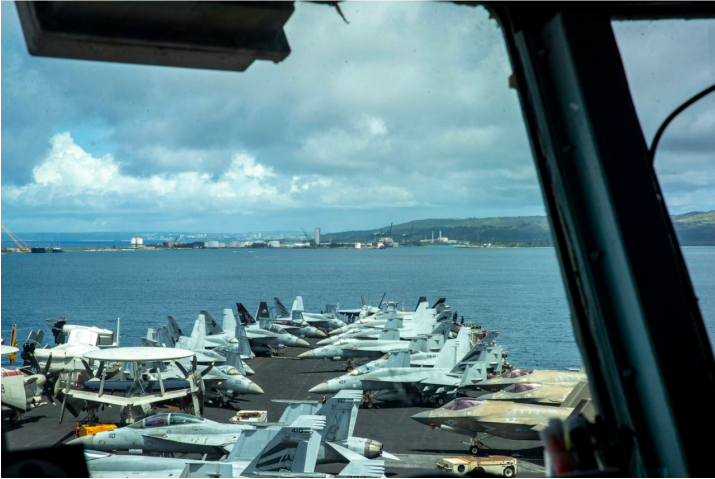 当地时间9月19日,“林肯”号航母抵达关岛。 图源:USNI