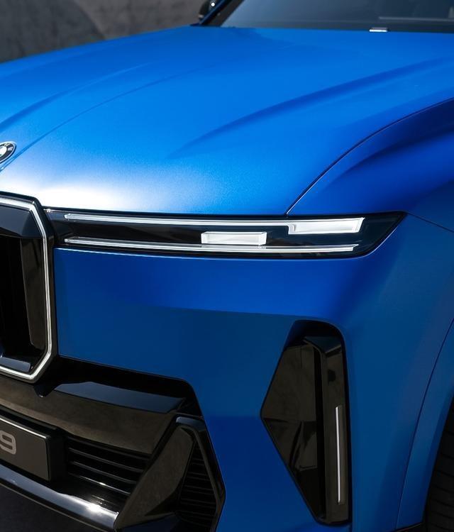 宝马X9旗舰曝光：4.4T V8插混加持，发光格栅配M套件，气场全开-有驾