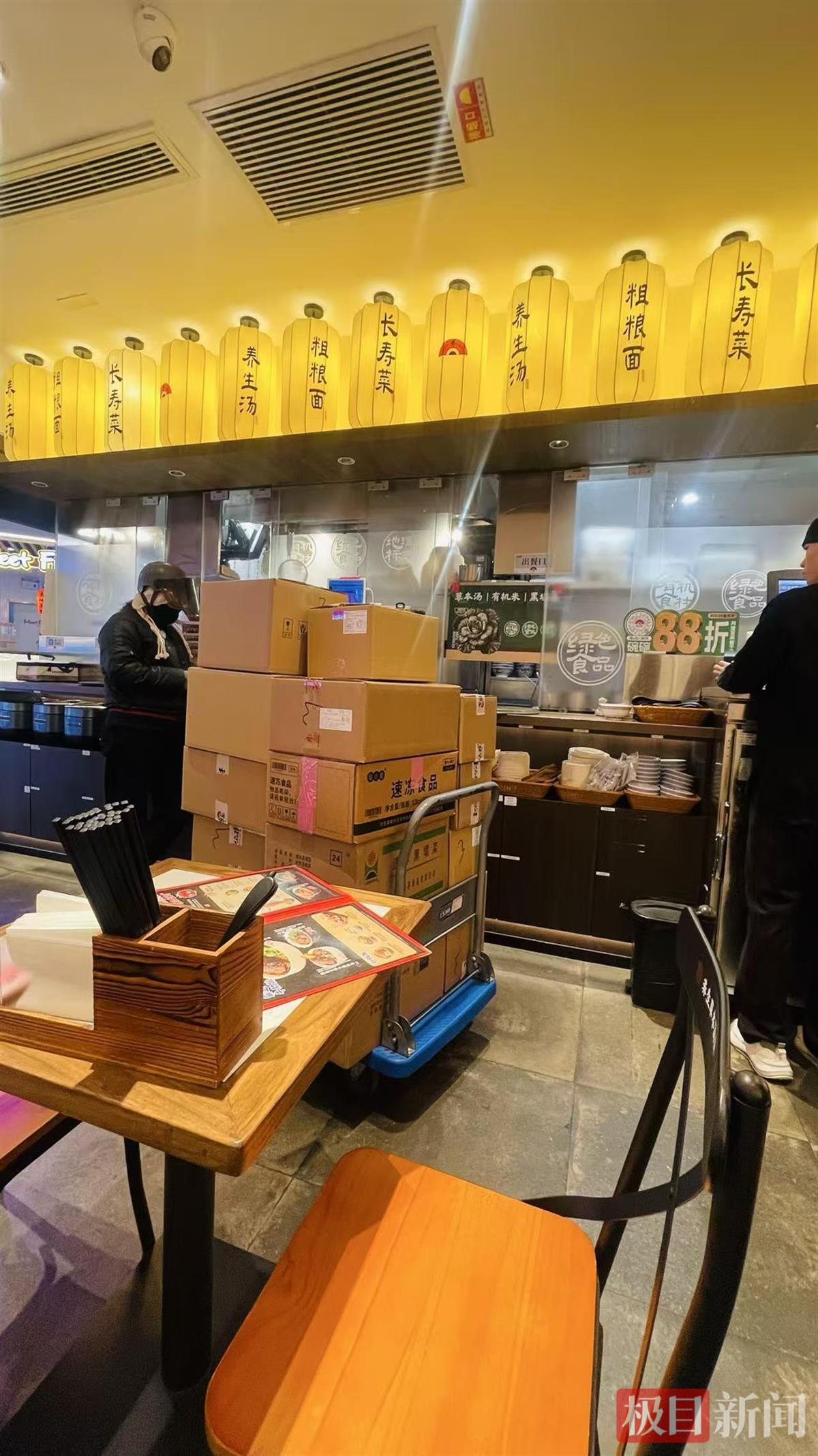 和府捞面“只有面现煮”上热搜，创始人曾表示“以做奶粉的态度去做食品”