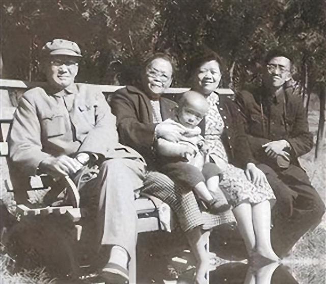 1969年张治中毕命,国务院吵了一整晚,周总理拍板作出两项决定