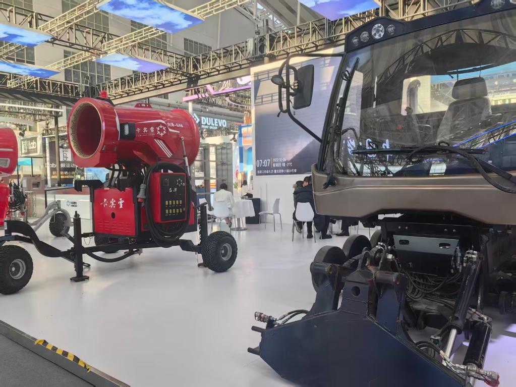 追光|促进冰雪经济，“冰超”“冰博”有妙招