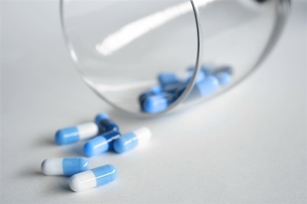 男子酒后3次服用布洛芬致全身95%溃烂 抢救45天侥幸脱险