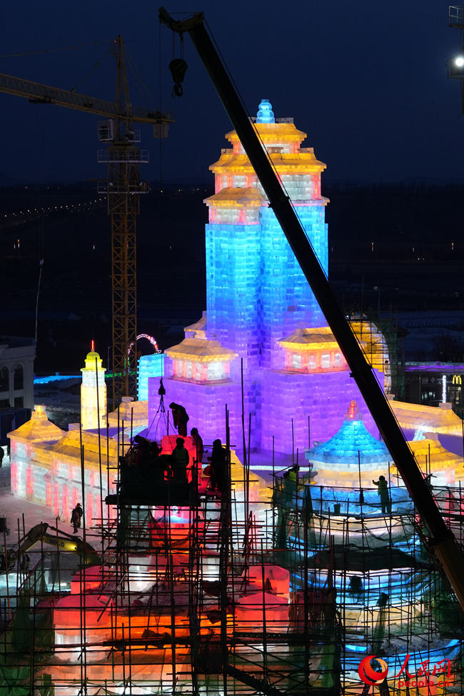 2025年12月12日，长春冰雪新天地加紧建设。人民网记者李洋摄