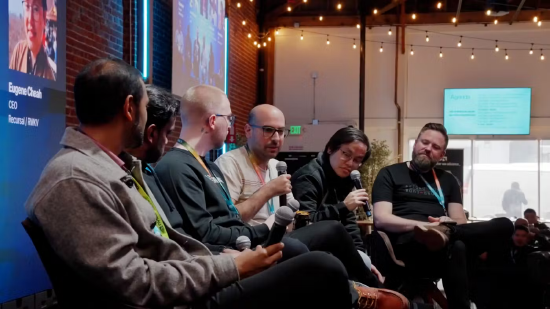 去年 TensorWave 首席执行官杰夫・塔塔丘克举办的 “超越 CUDA” 活动现场。