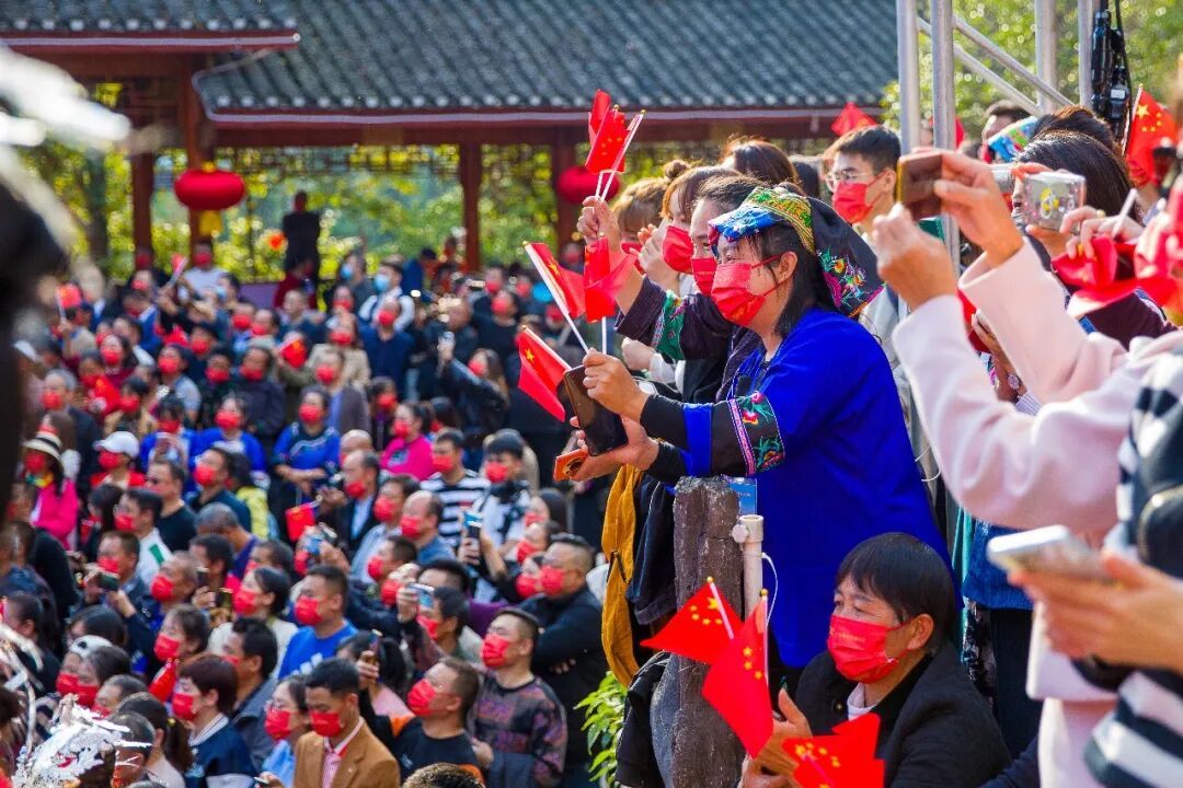 “苗寨欢歌”十八洞村主题歌会热闹举行（摄于2022年11月）。杨贤清（中经视觉）