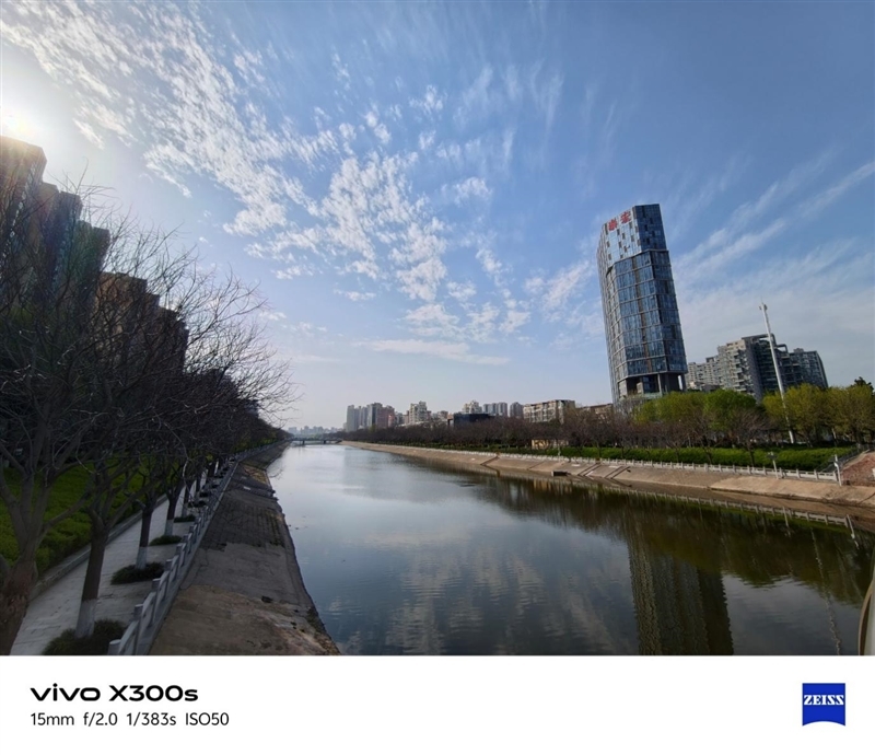 天玑9500搭配蔡司影像 vivo X300s手机全面评测:省心耐用的直屏主力机