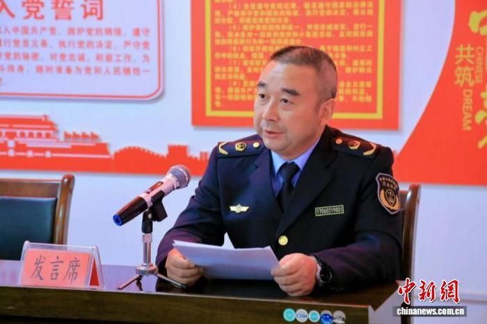 程云锋介绍长江禁渔工作情况。枝江市委宣传部供图