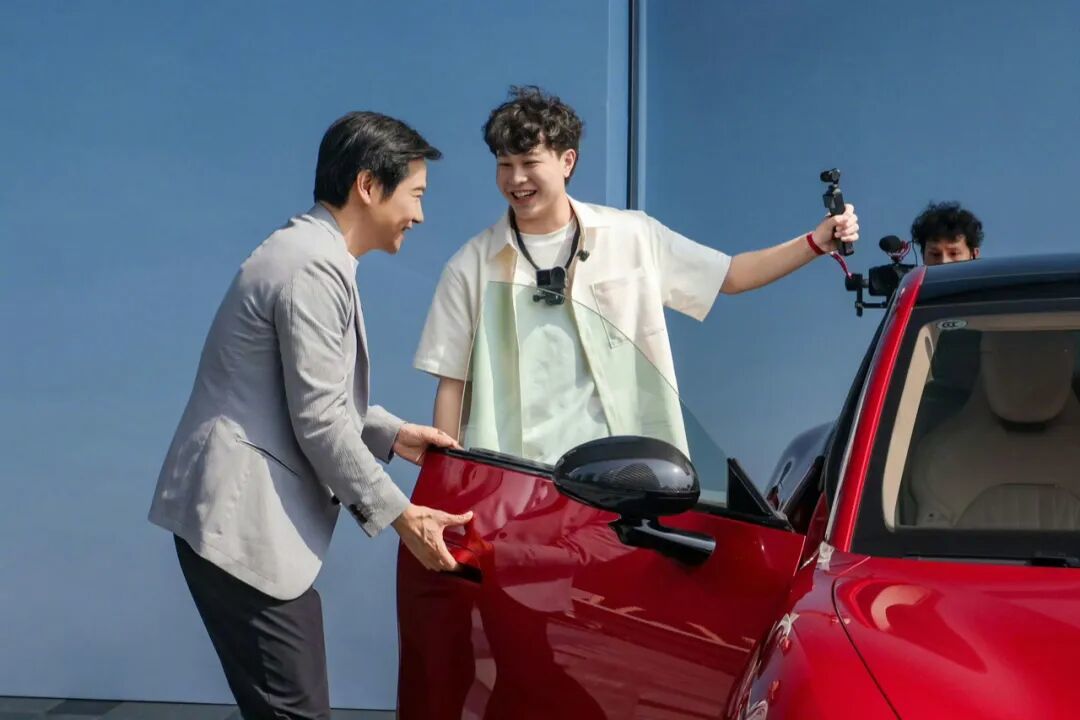 中产父母鸡娃，雷军悄悄赚钱