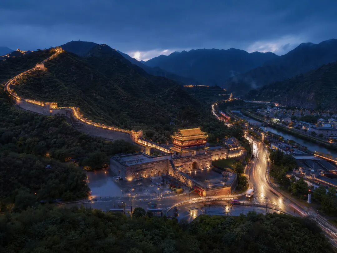摄图网_701539293_夜晚航拍八达岭长城周边夜_(企业商用) (1).jpg