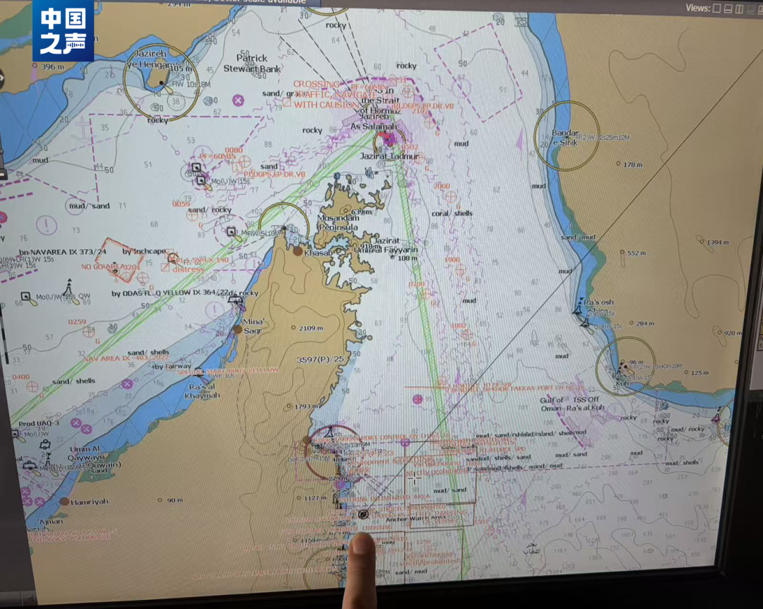 △刘轶文指向位置为船只停靠地点