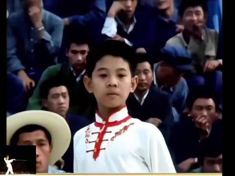1975年开云体育开云体育，年仅12岁的李连杰在全运会上饰演技击的珍稀影像