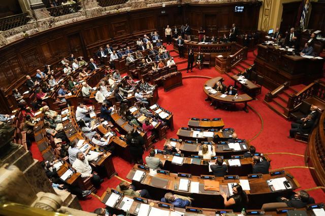 在乌拉圭蒙得维的亚举行的欧盟大会上，代表们通过电子投票批准了欧盟-南边共同阛阓协定