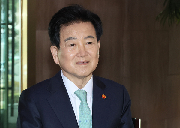 韩国统一部长官郑东泳 韩联社