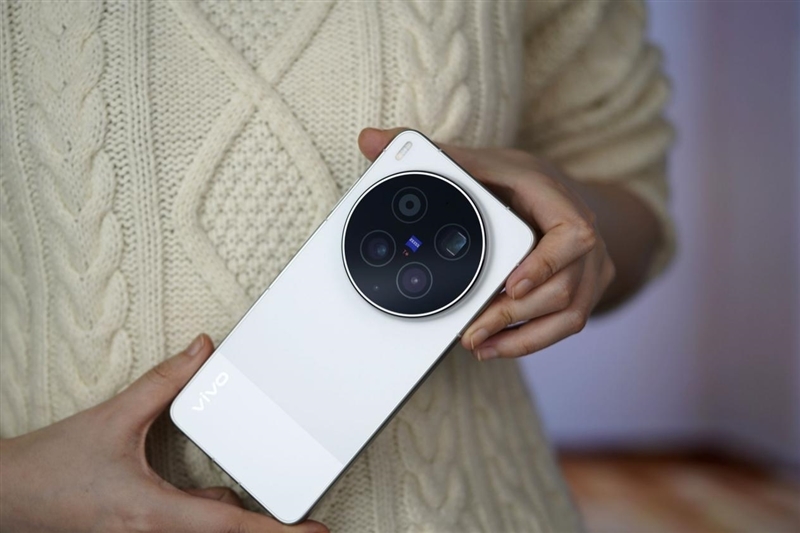 14-400mm终极全焦段!vivo X300 Ultra手机全面评测:依然是年度影像机皇