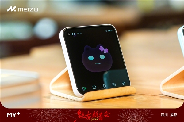 魅族22 Next AI小方块发布:4英寸迷你机身 AI时代的全新物种