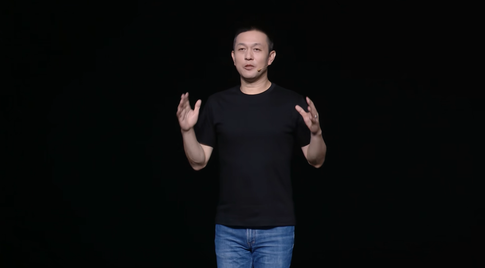 何小鹏狂立军令状!汽车将成超级智能体,8月座舱智驾齐交卷