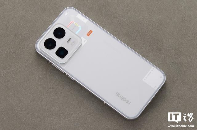 IT之家开箱：真我 Neo8 起源白