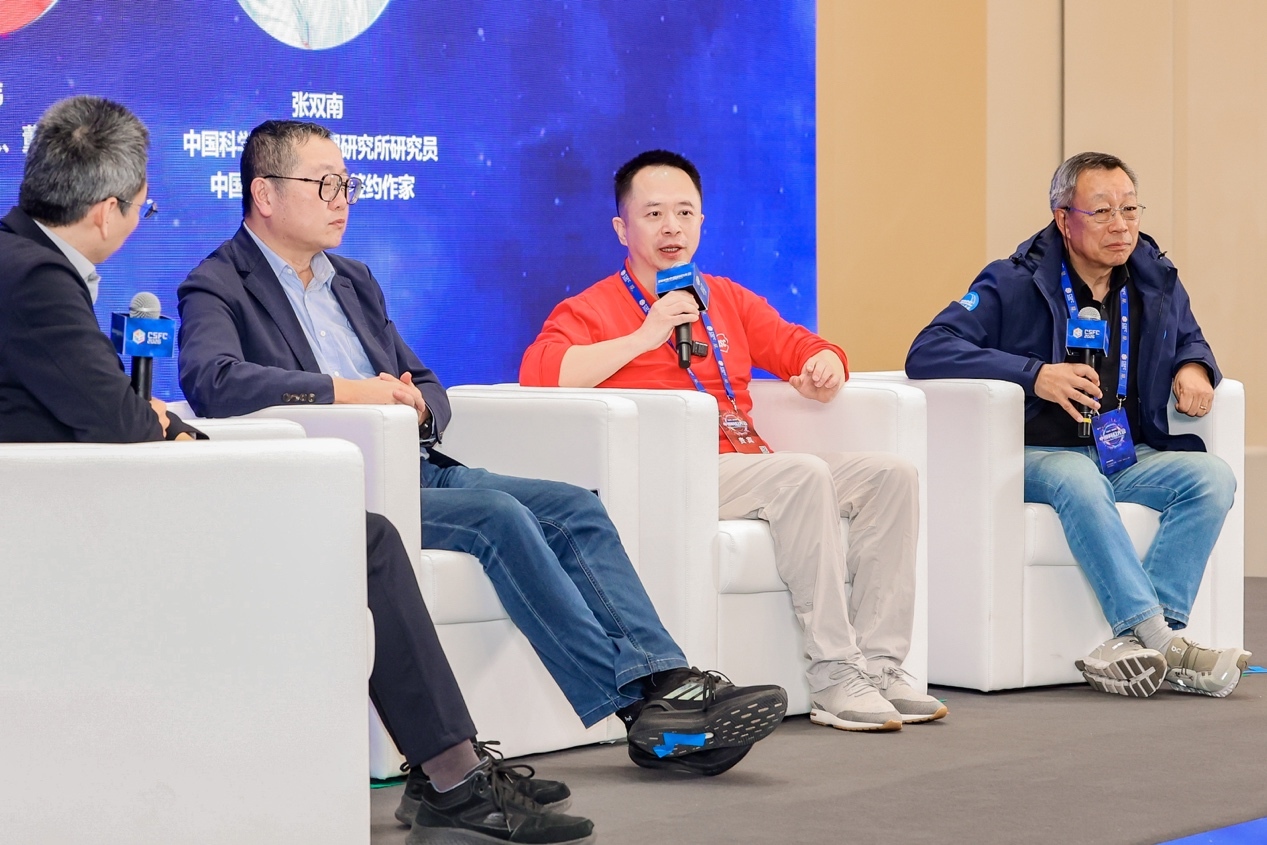 周鸿祎对话刘慈欣:人类不发展AI将导致文明停滞