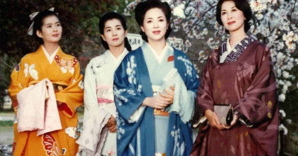 岸惠子(右一)在《细雪》中饰演四姐妹的大姐。