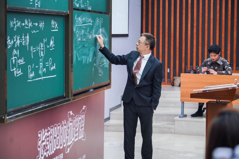 张朝阳从物理学视角解读极氪 SEP 浩瀚超级电混