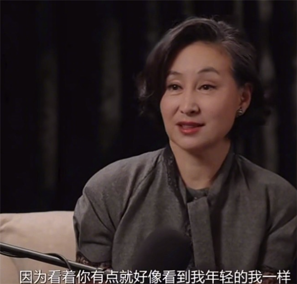 赌王女儿何超琼：看到章泽天像看到年轻的自己